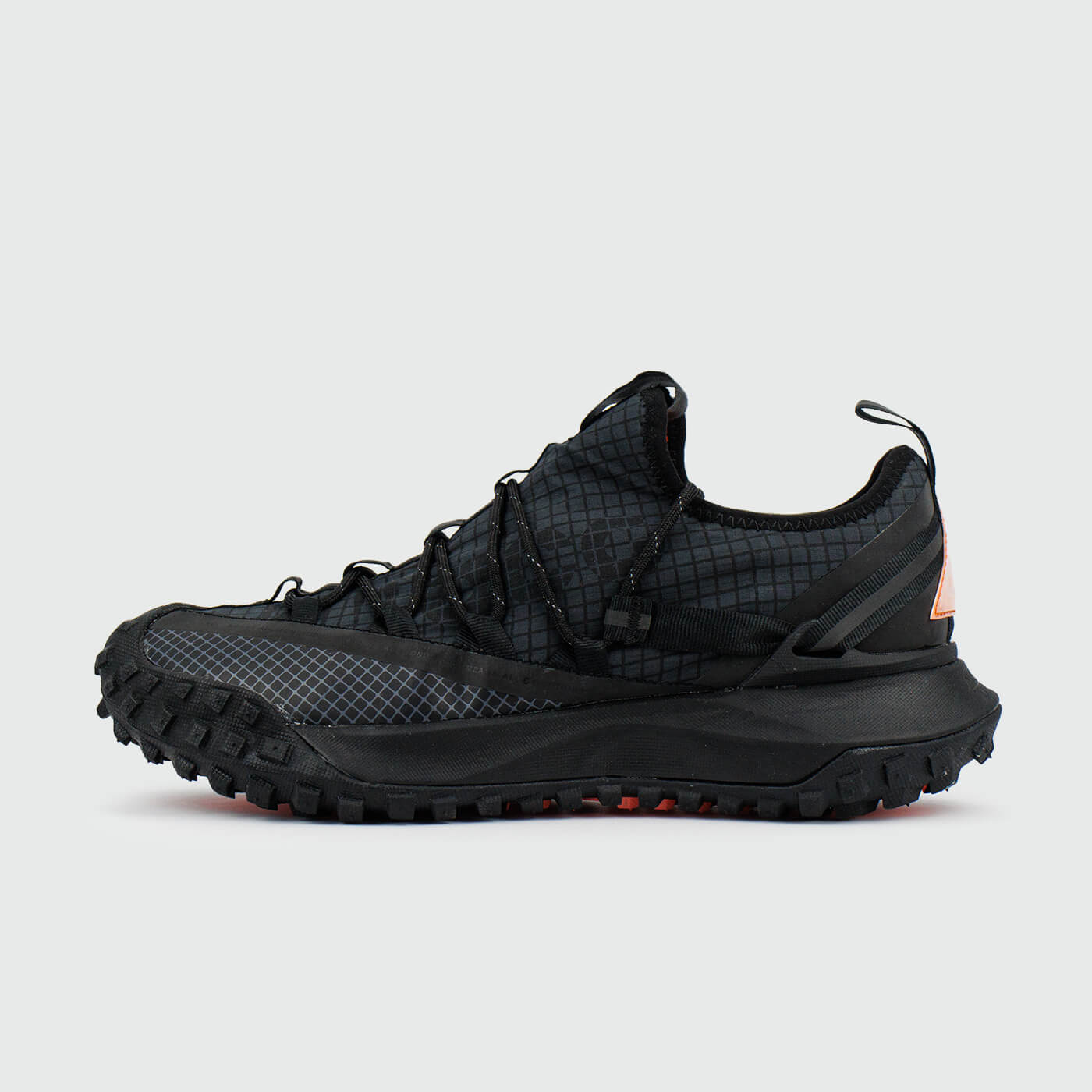 Nike fly by low black sale